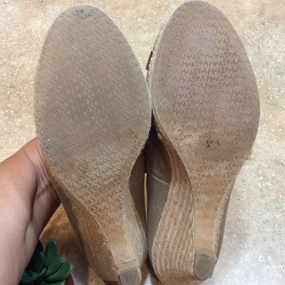 MICHAEL MICHAEL KORS GOLD ESPADRILLE WEDGES - Picture 8 of 8